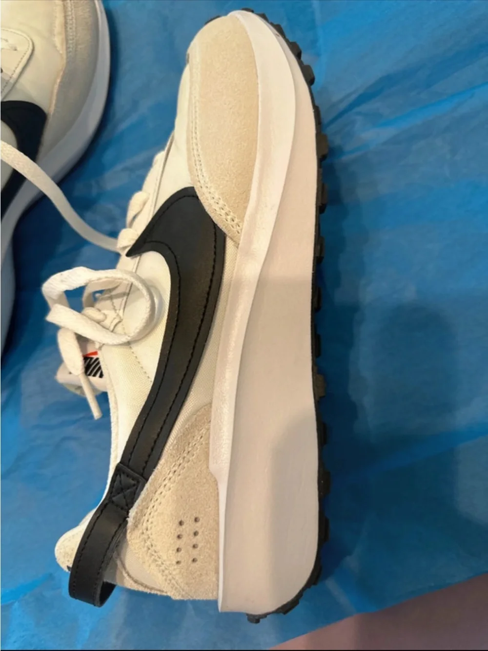 Nike mens White and Black Retro Runner Sneakers
